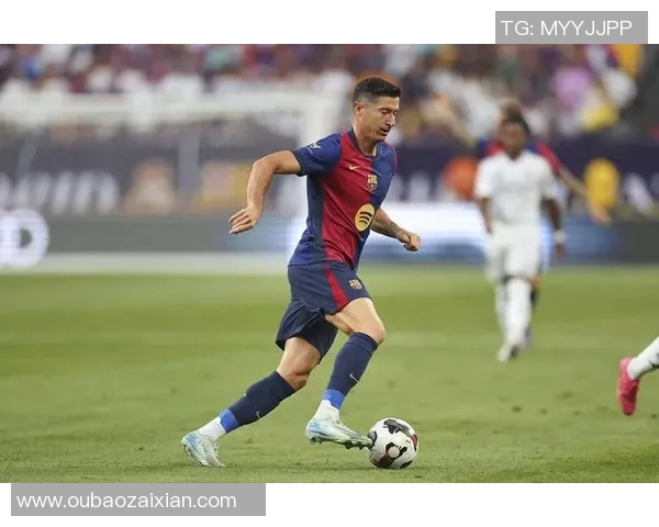 莱万状态火热欧冠赛场10场打入12球稳居射手榜首位